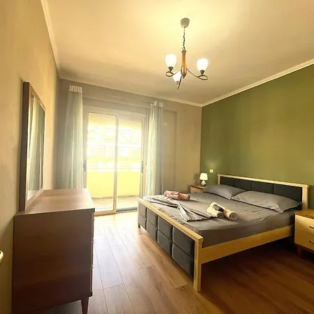 Vlora's Posh Apartament *